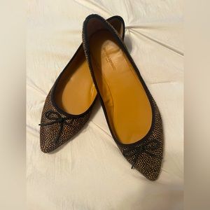 NWOT Banana Republic pointed toe animal print ballet flats. Never worn. Size 10